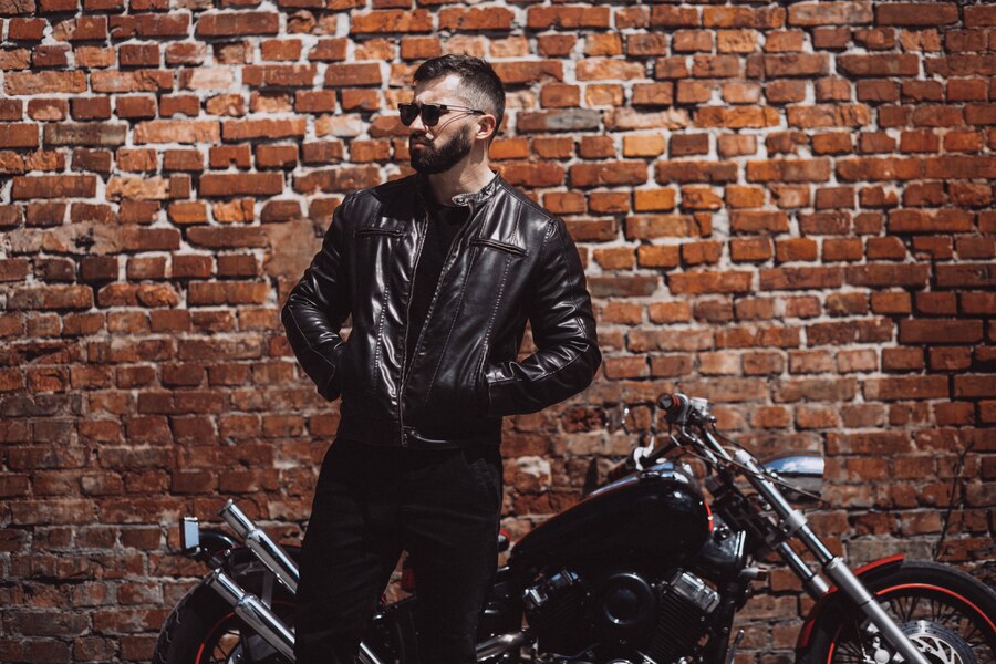 Stylish leather moto jacket for men, blending vintage charm and modern functionality, perfect for motorcycle riders and fashion enthusiasts alike.