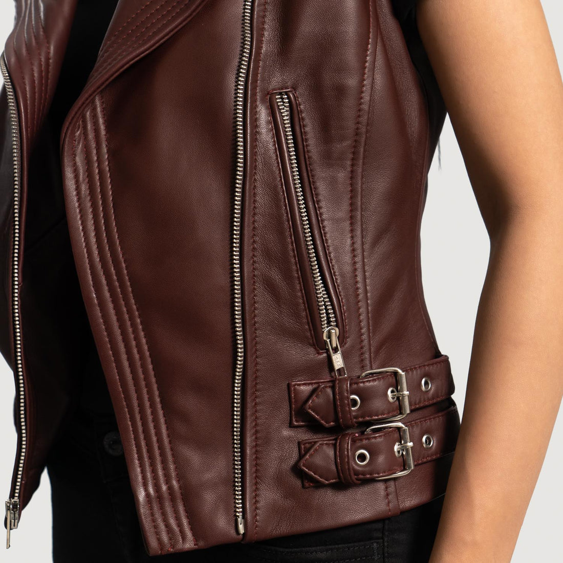 Elegant Leather Vest for Women – Ideal for Biker Chic & Everyday Style